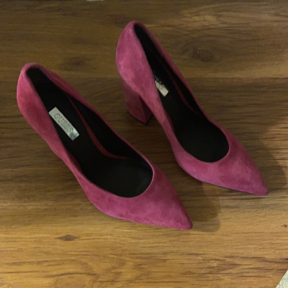 NWOB Guess heels